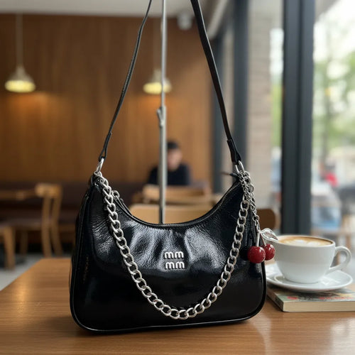 CARTERA BAGUETTE CHAROL  AB CON CEREZA CAD