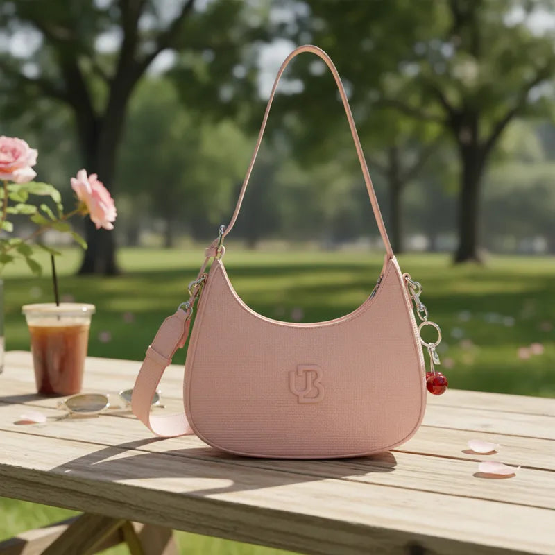 Cartera baguette con charm cereza Unibella